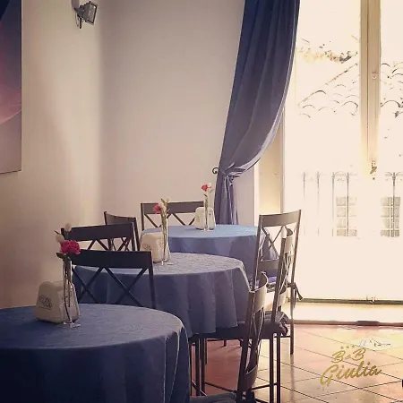 Giulia Oda ve Kahvaltı 3*